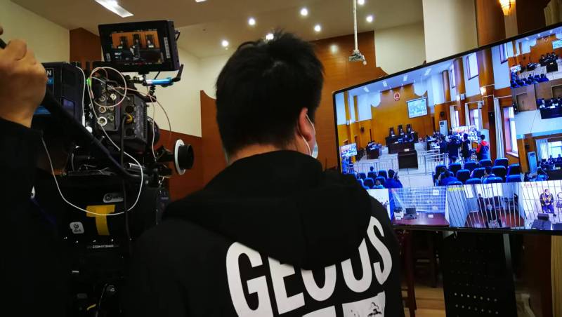 AI生成VS人工创意——永定区广告片拍摄公司的技术浪漫主义实践